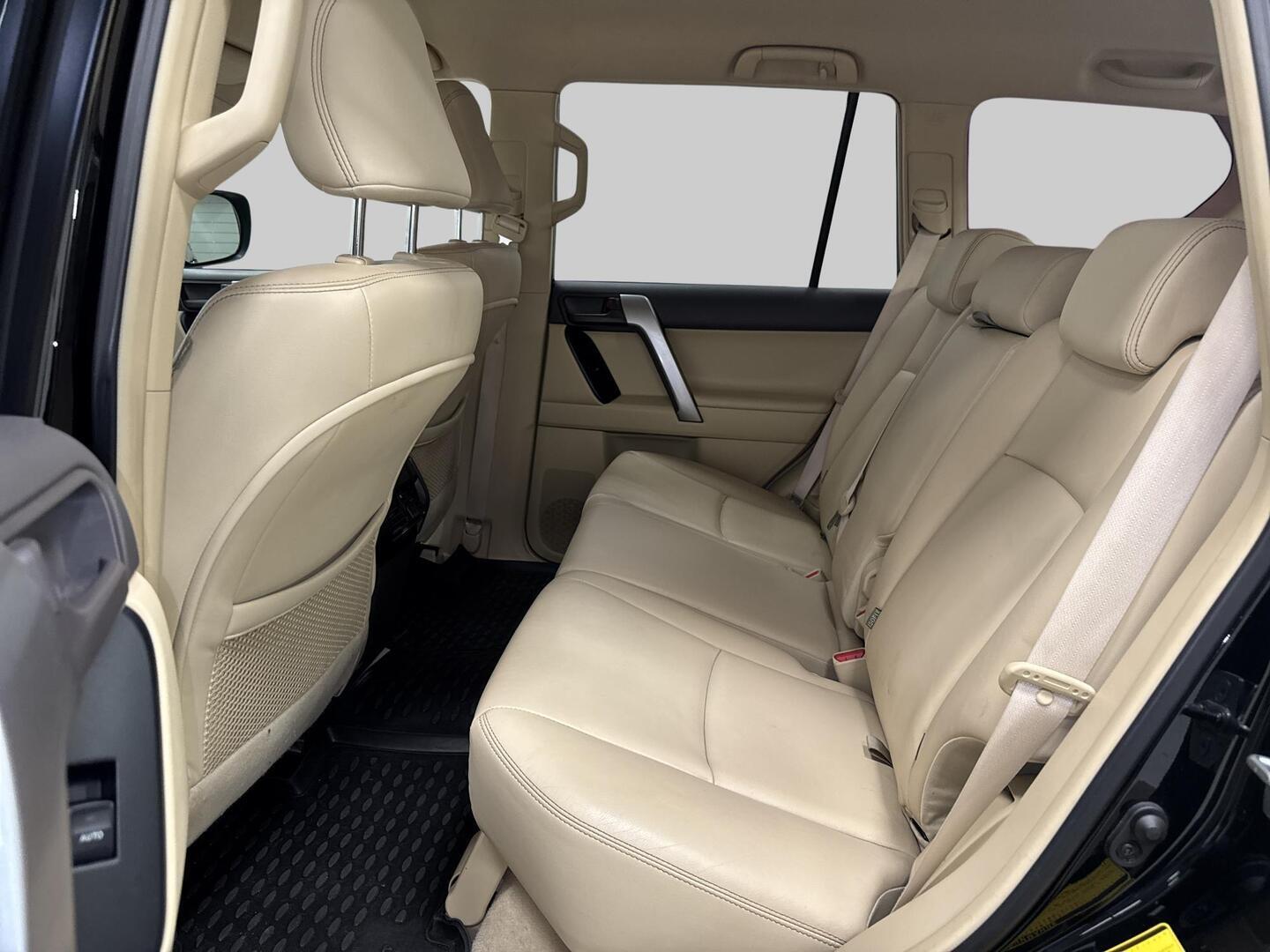 TOYOTA Land Cruiser 2013