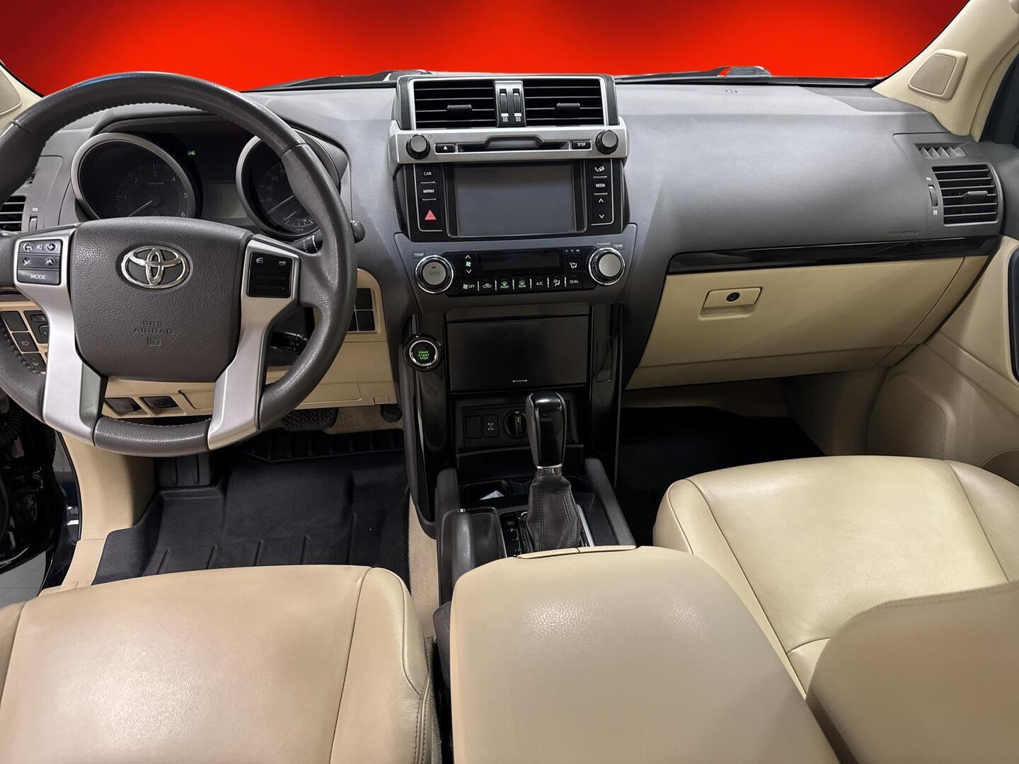 TOYOTA Land Cruiser 2013