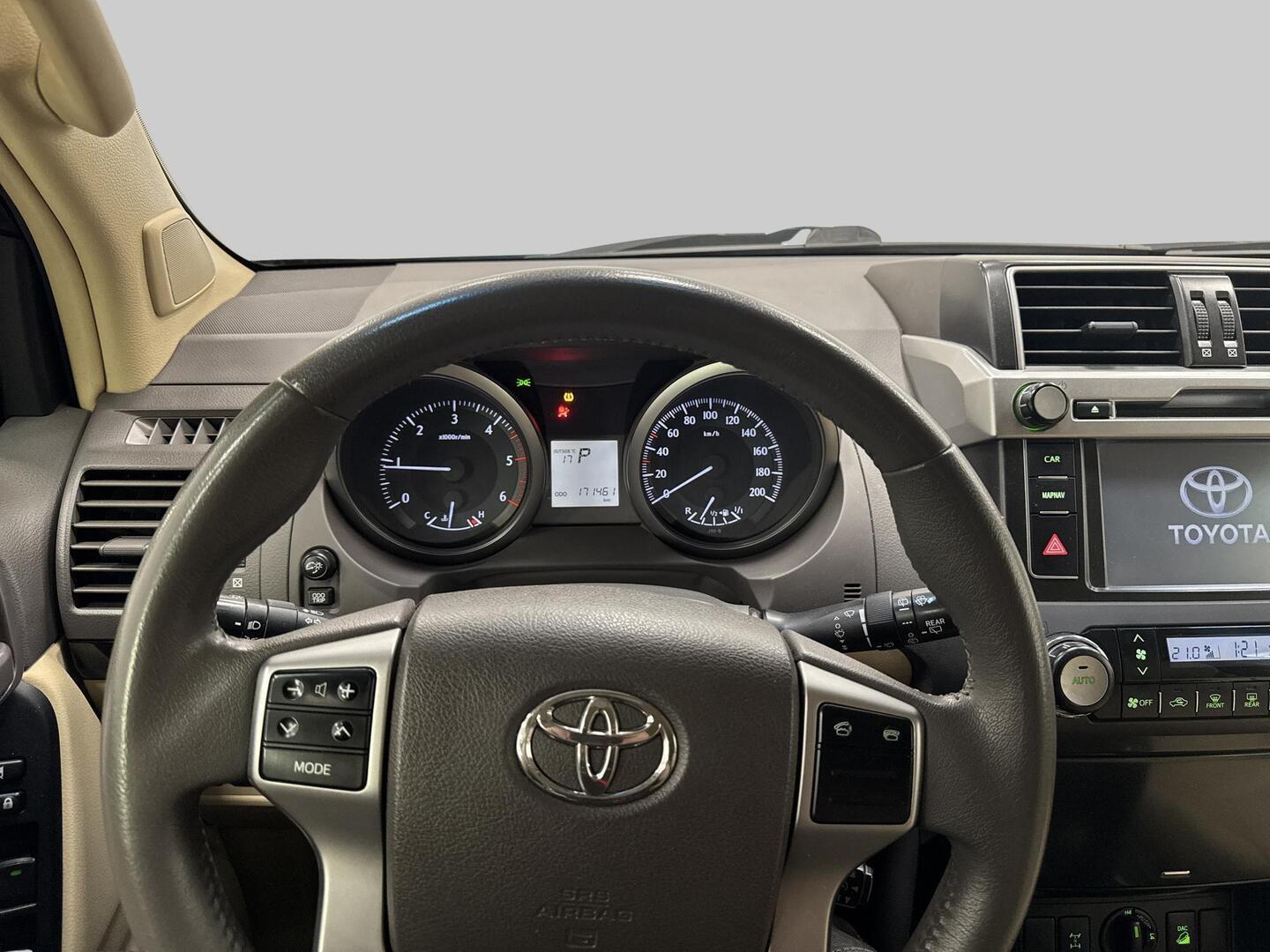 TOYOTA Land Cruiser 2013