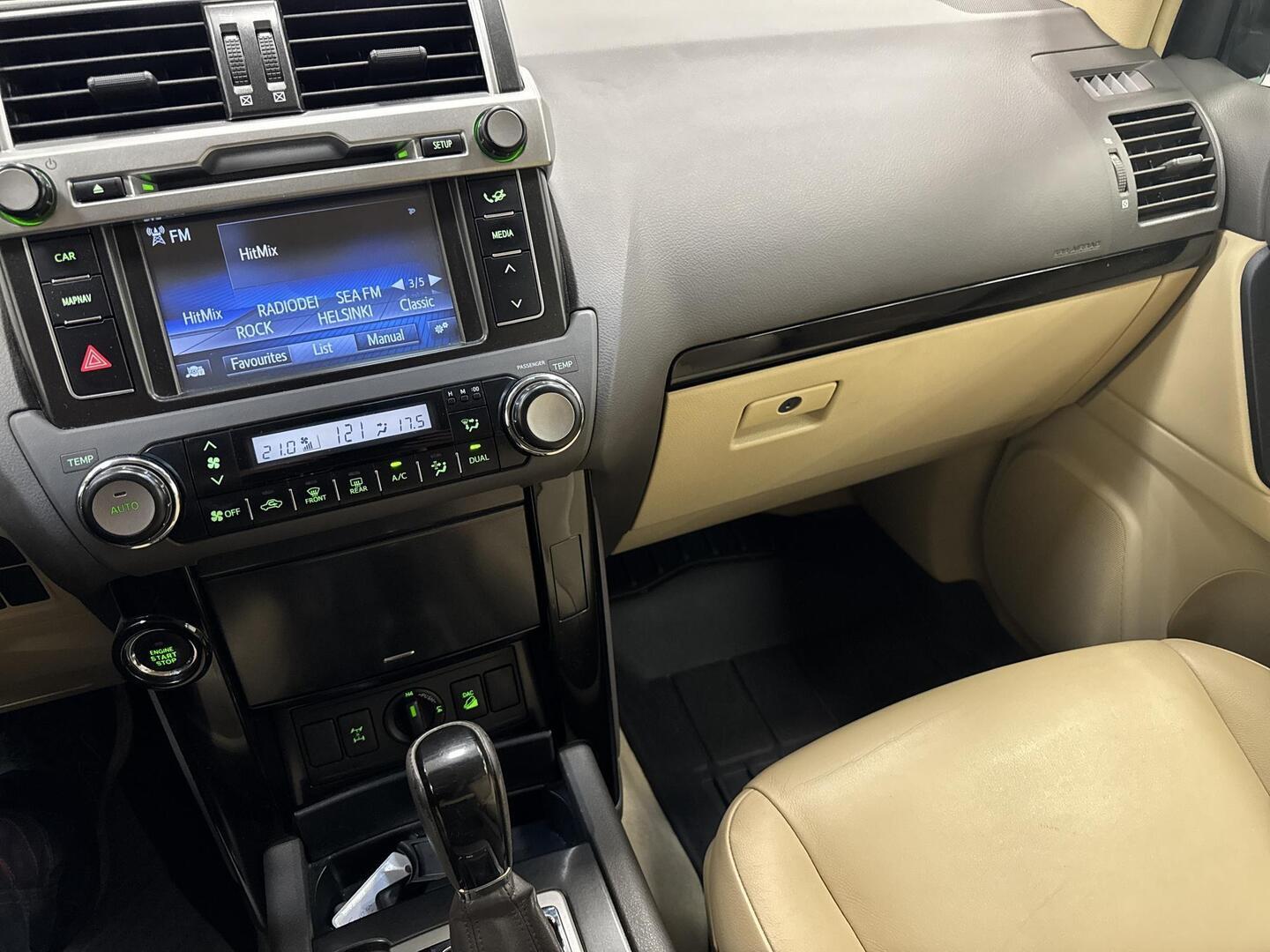 TOYOTA Land Cruiser 2013