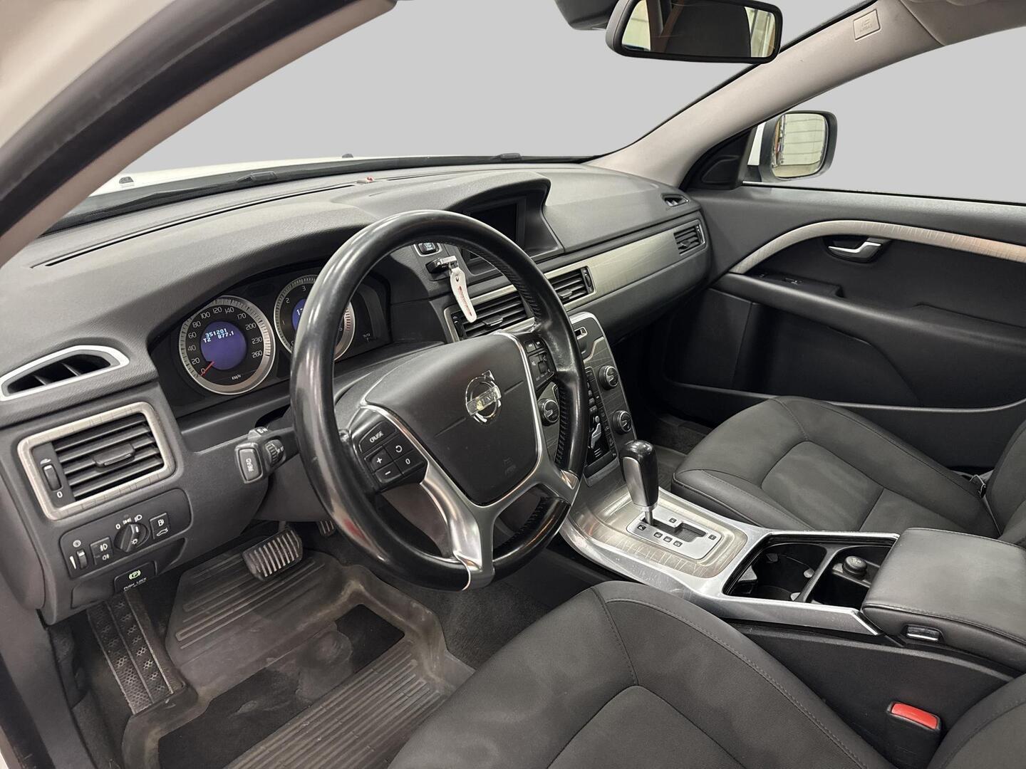 VOLVO XC70 2012