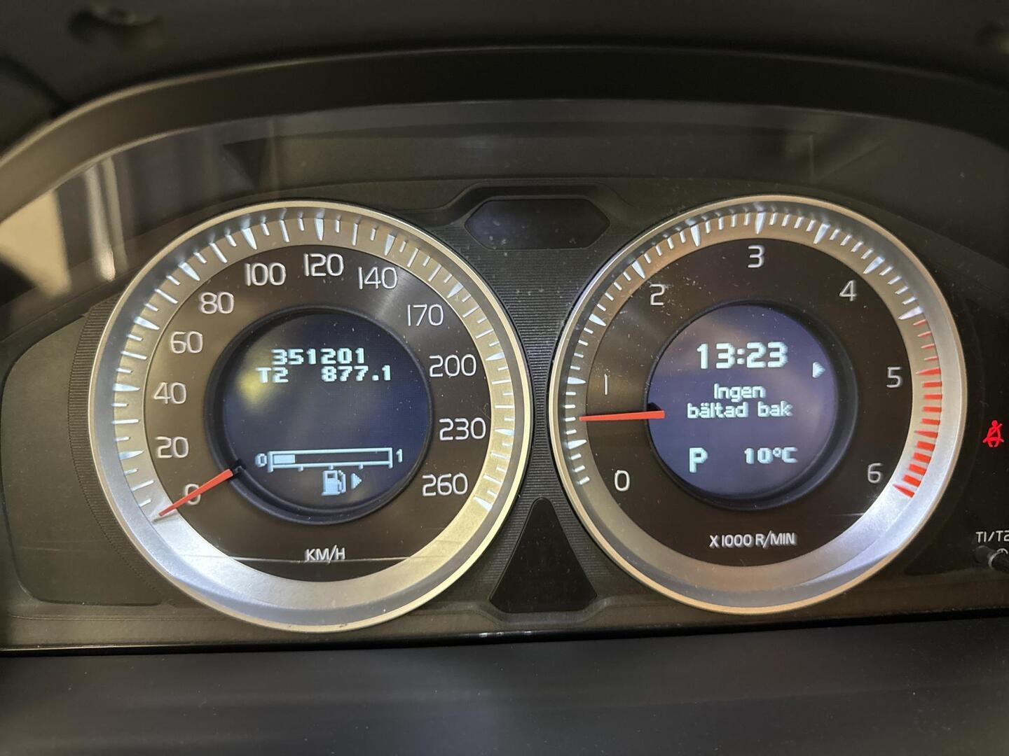VOLVO XC70 2012