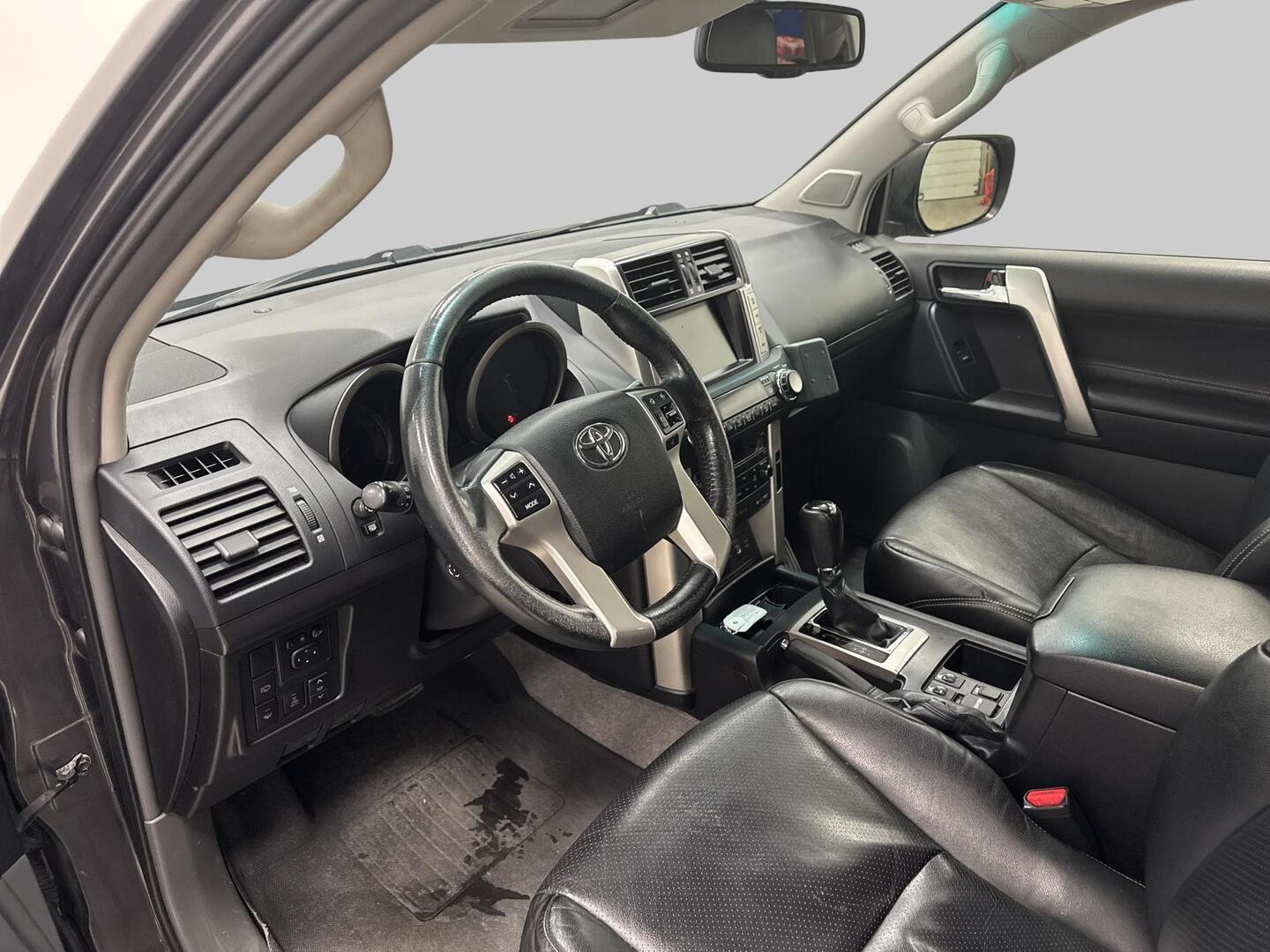 TOYOTA Land Cruiser 2013