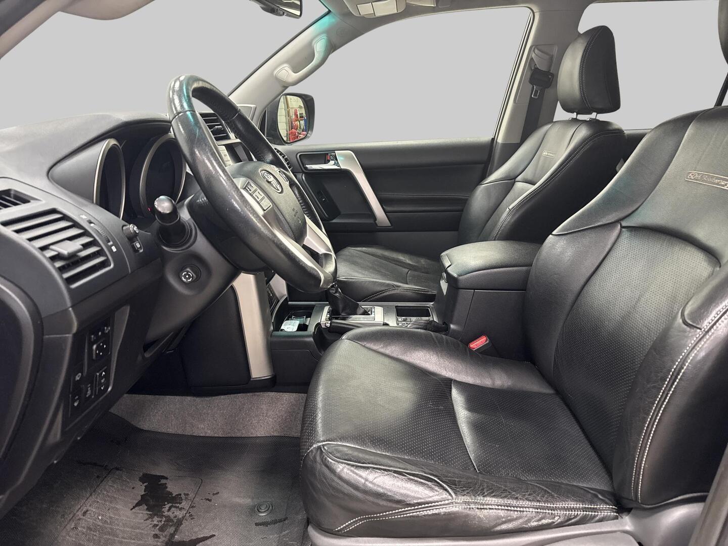 TOYOTA Land Cruiser 2013