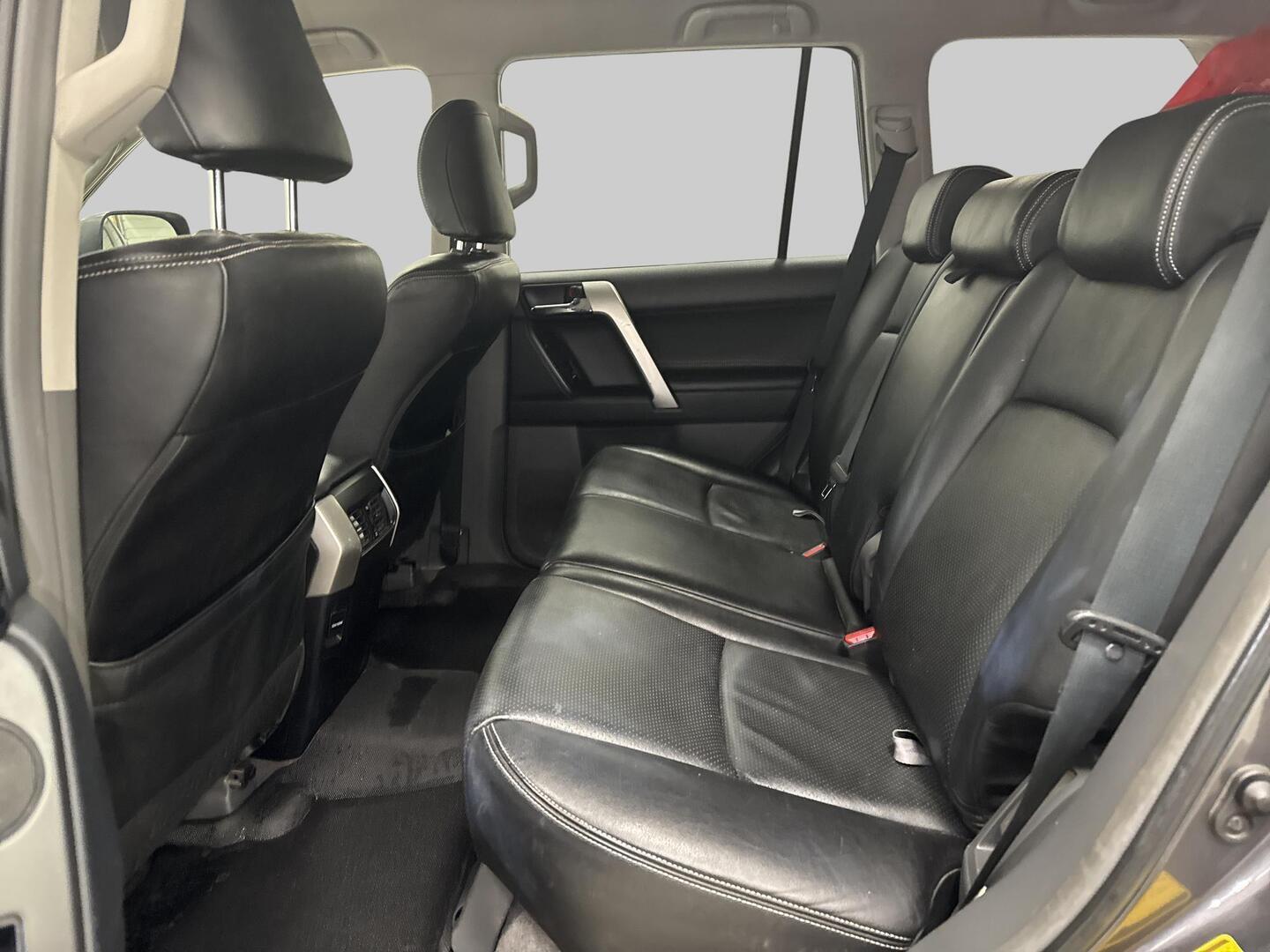 TOYOTA Land Cruiser 2013