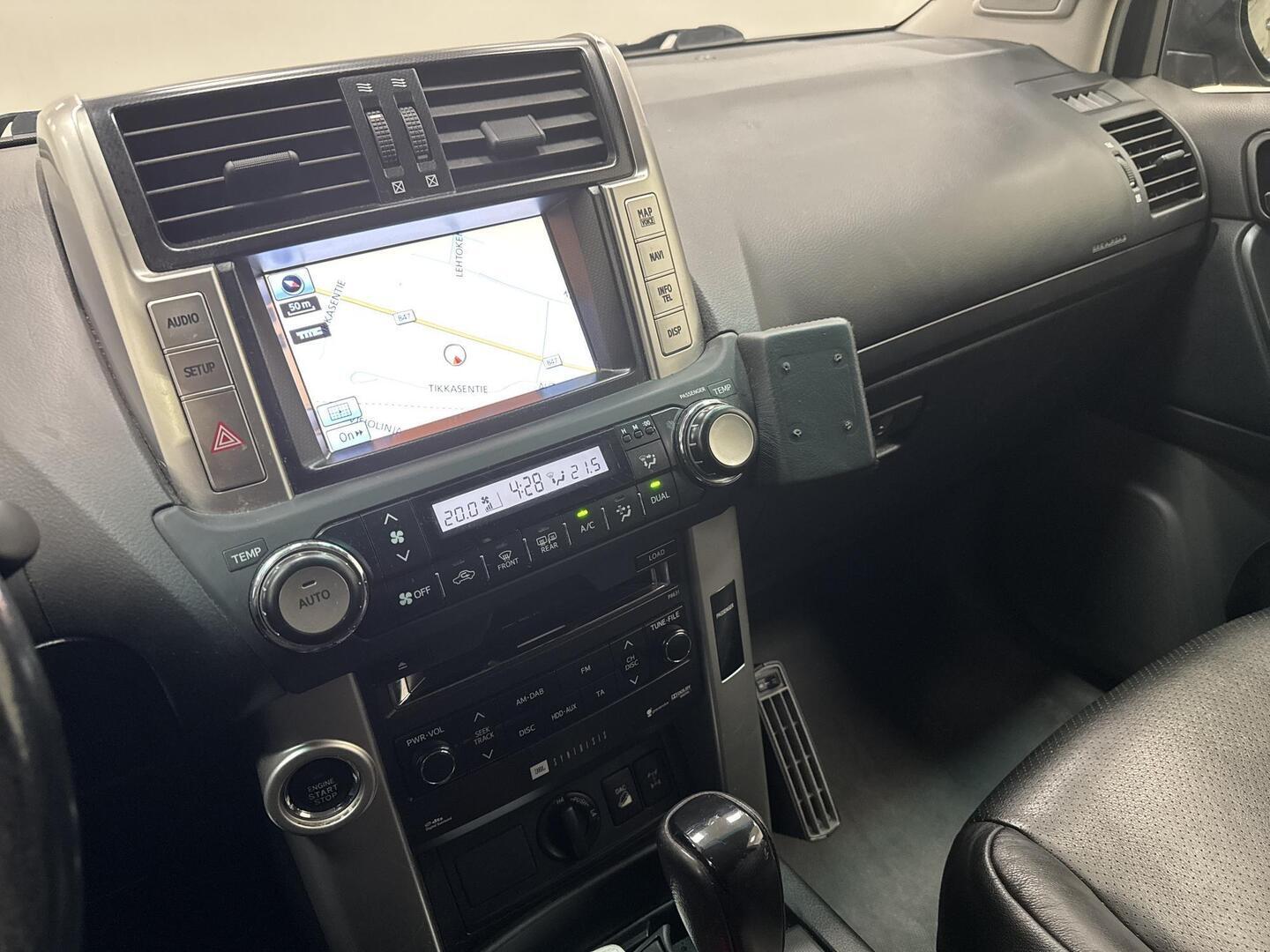 TOYOTA Land Cruiser 2013