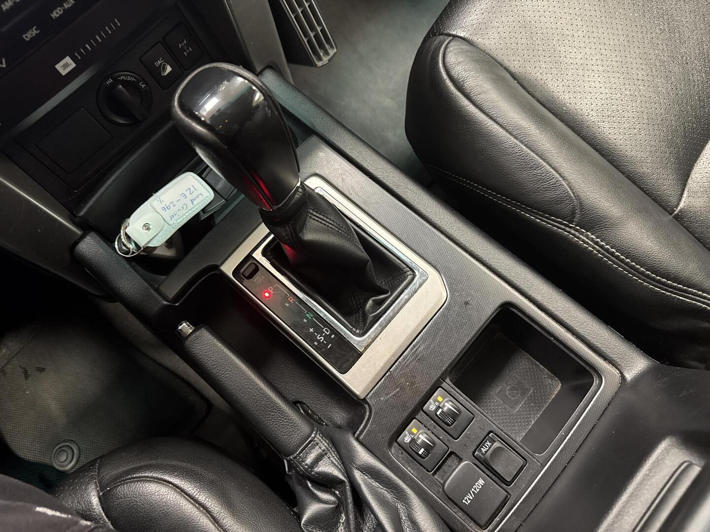 TOYOTA Land Cruiser 2013