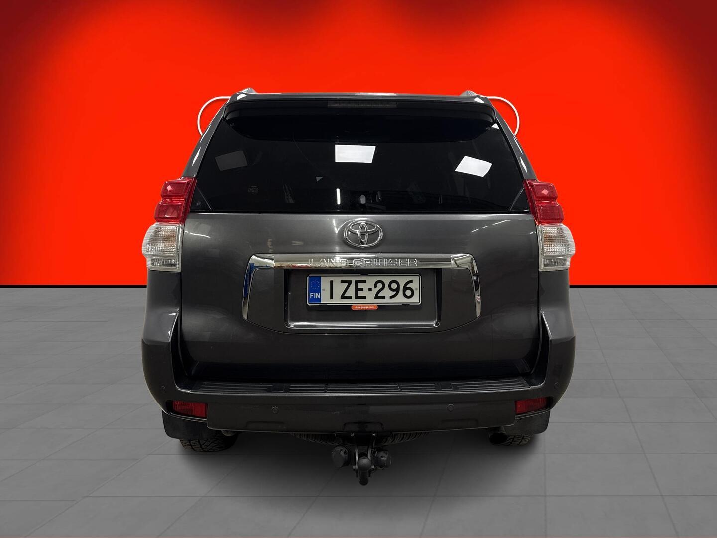 TOYOTA Land Cruiser 2013