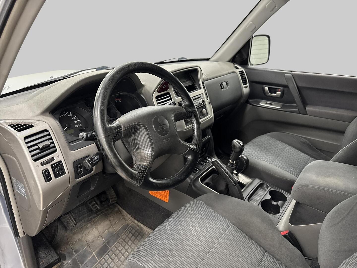 MITSUBISHI Pajero 2006