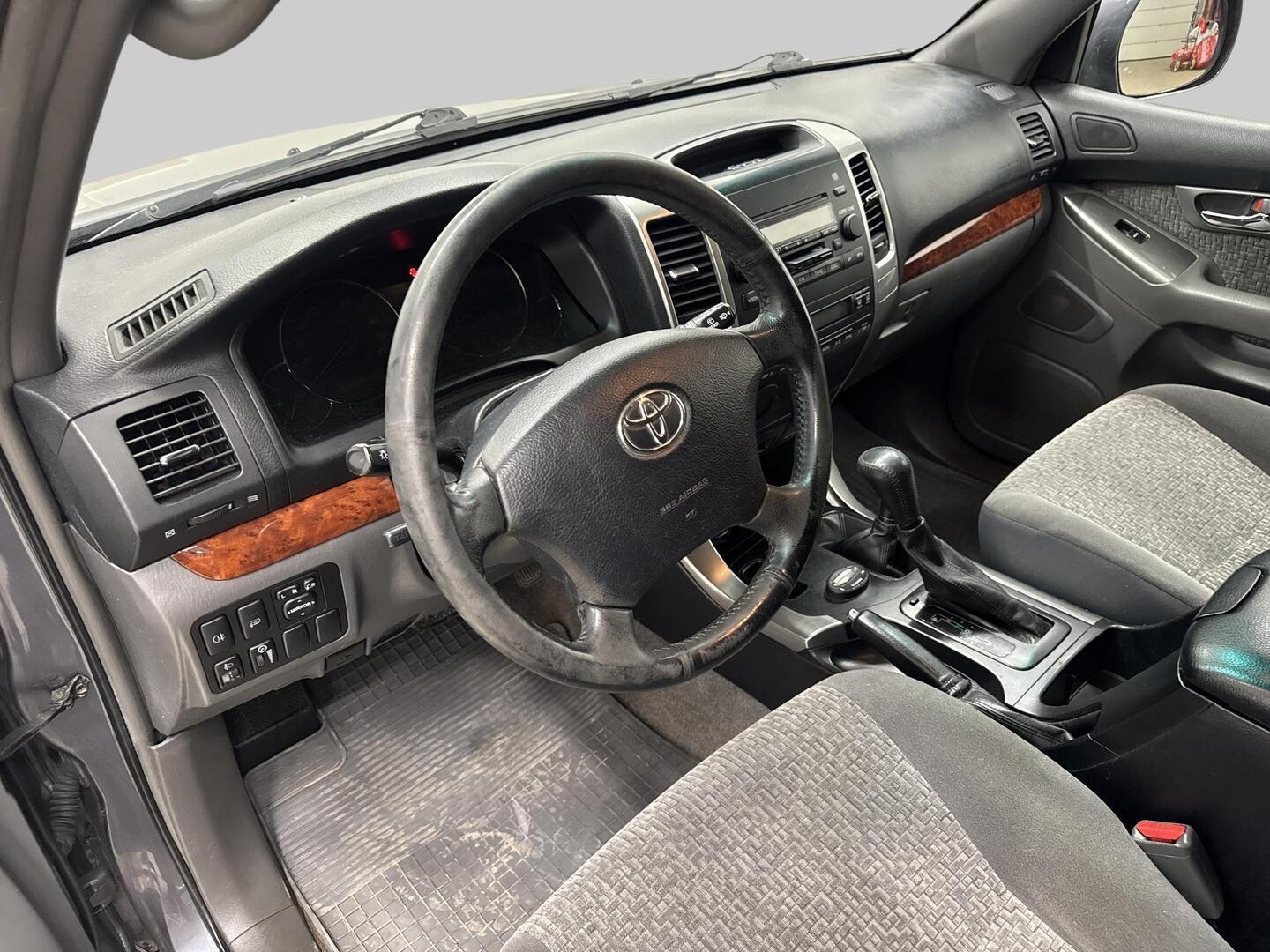 TOYOTA Land Cruiser 2004