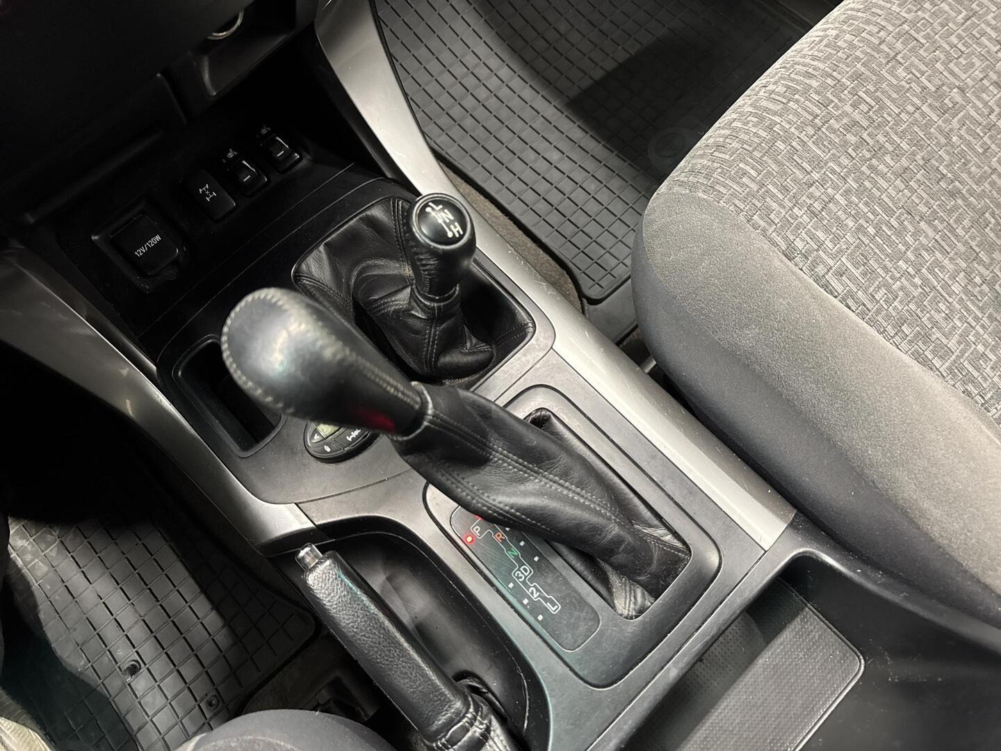 TOYOTA Land Cruiser 2004