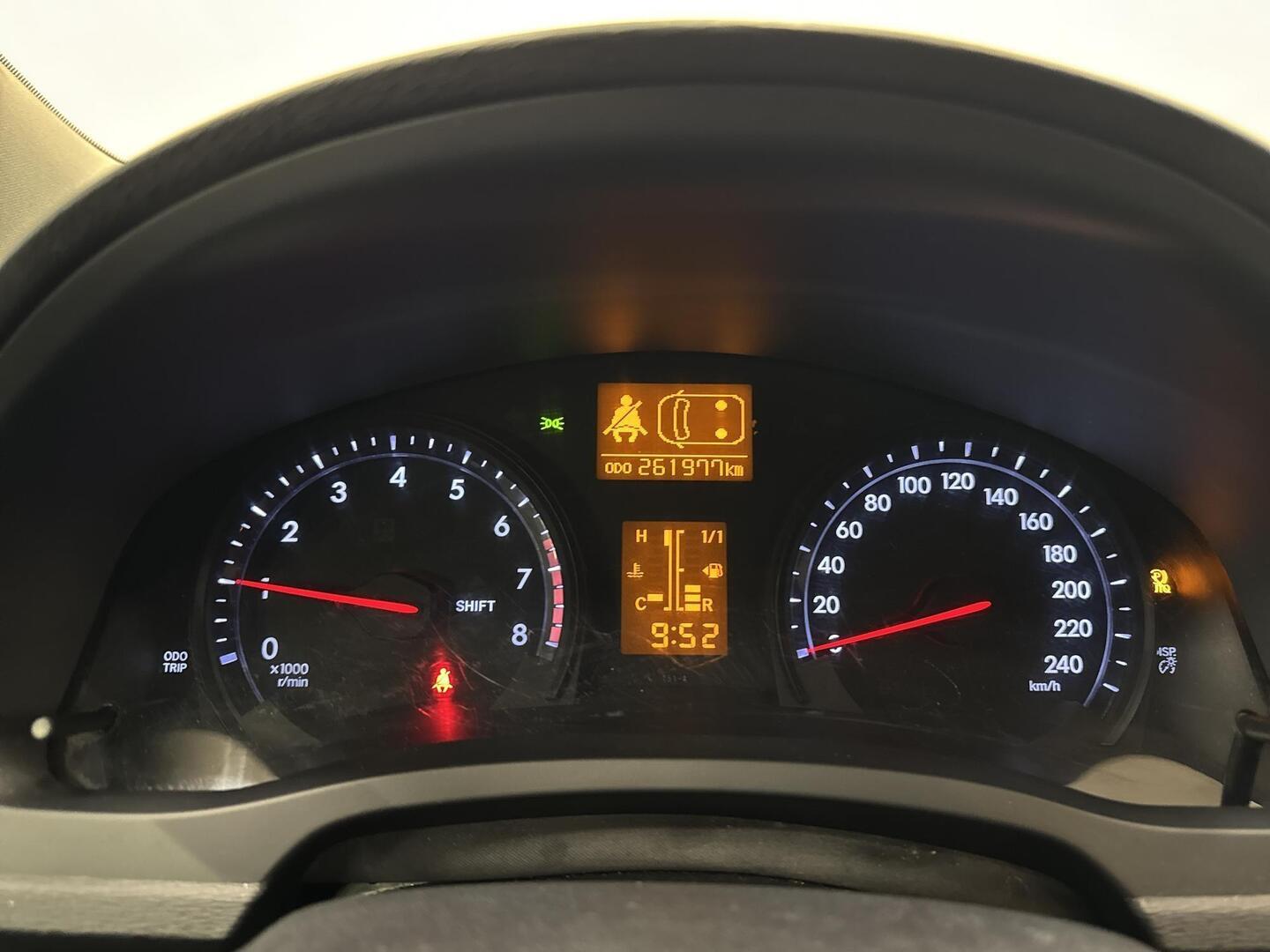 TOYOTA Avensis 2013