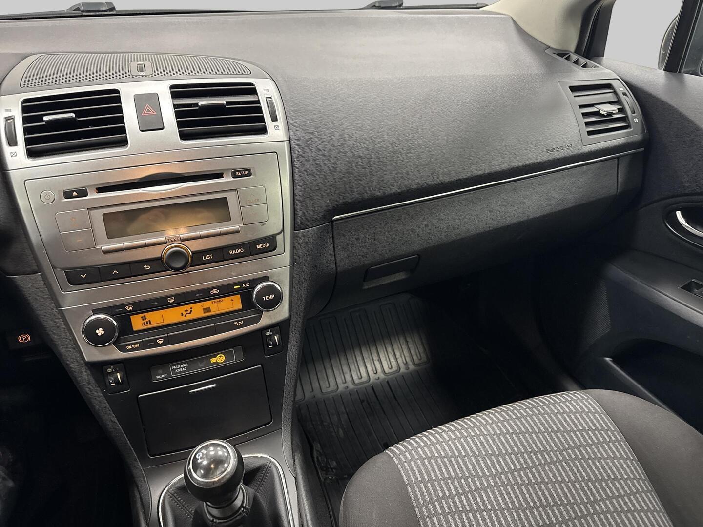 TOYOTA Avensis 2013