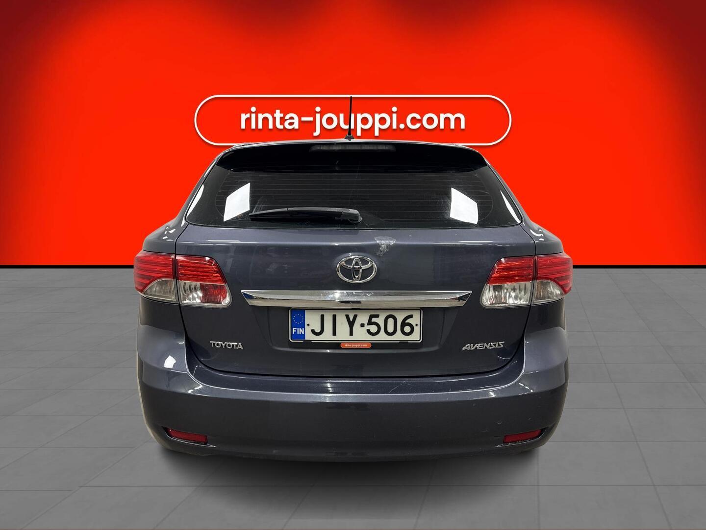TOYOTA Avensis 2013