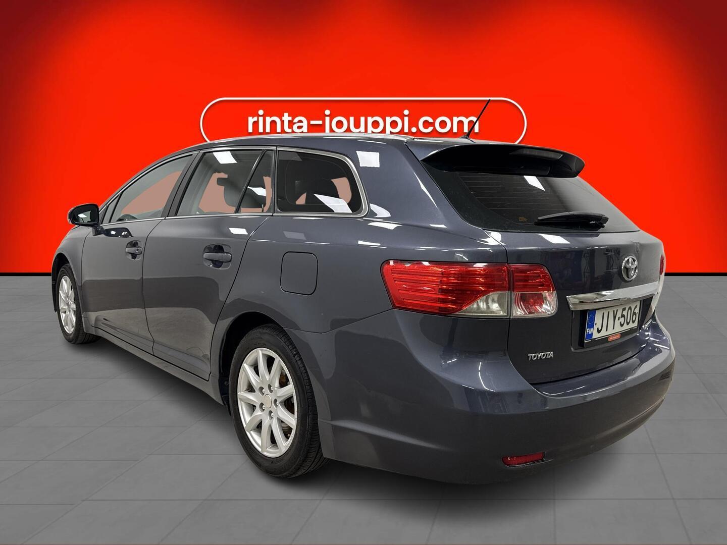 TOYOTA Avensis 2013