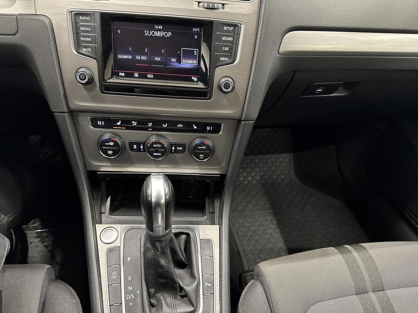 VOLKSWAGEN Golf 2015