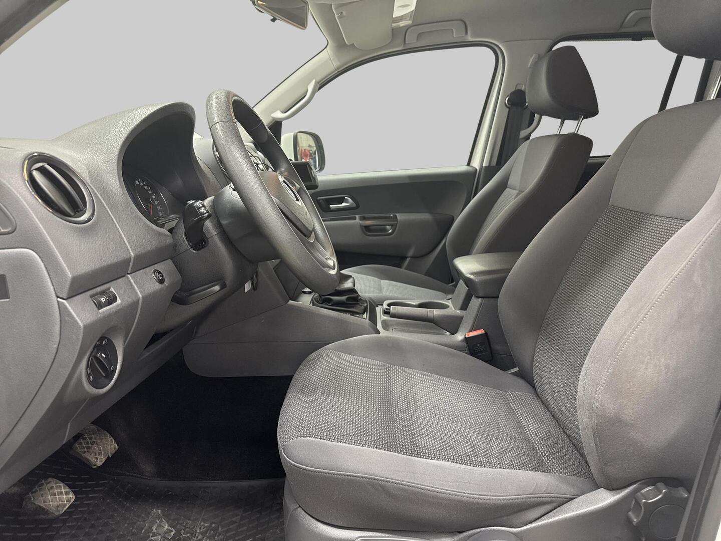 VOLKSWAGEN Amarok 2015