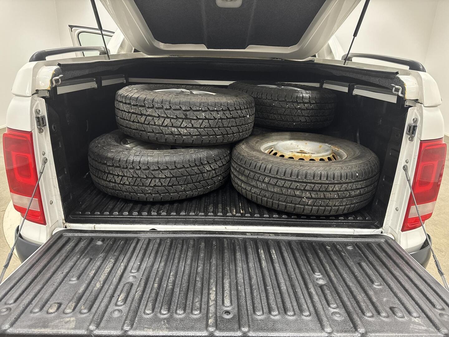 VOLKSWAGEN Amarok 2015