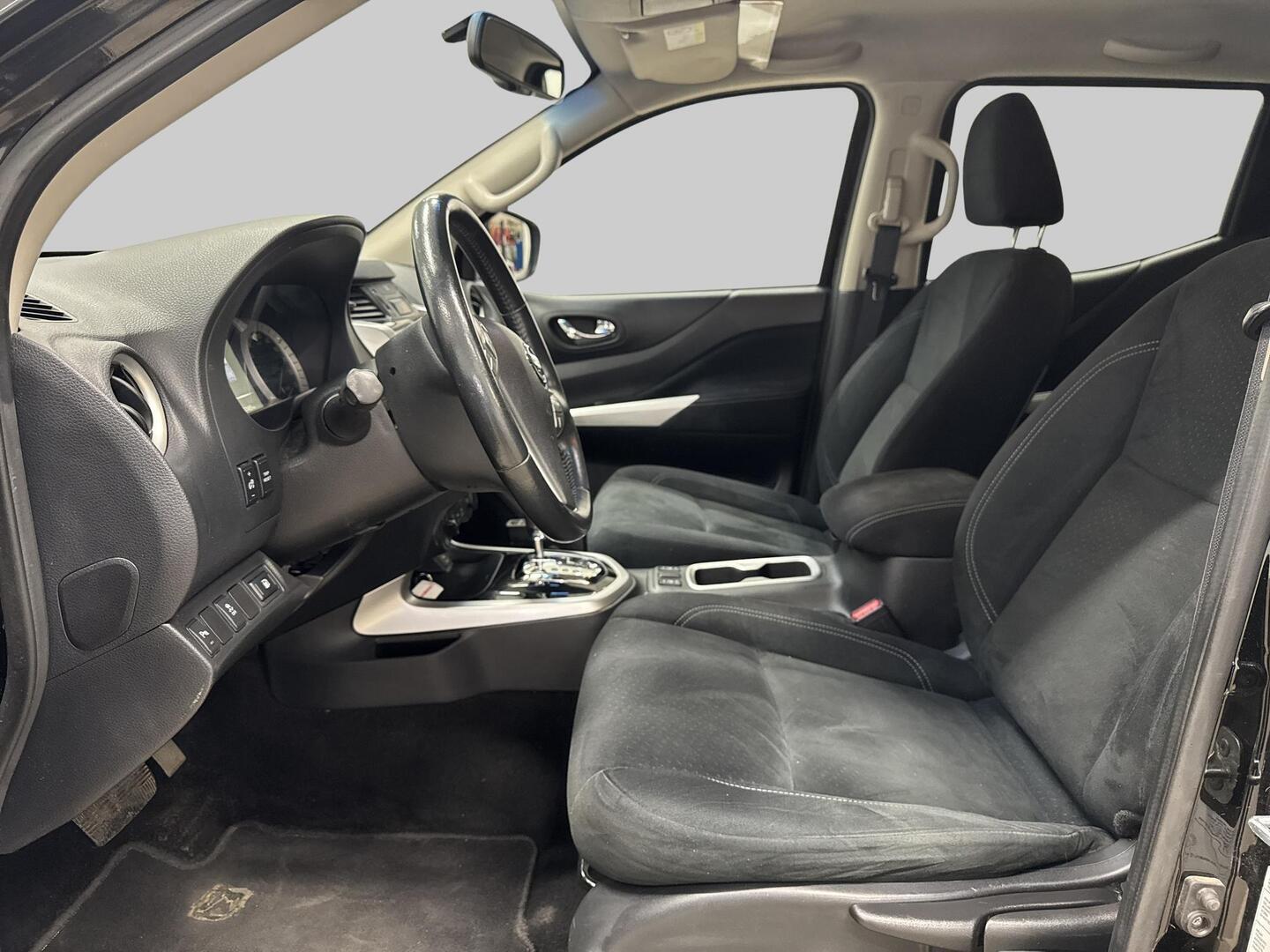 NISSAN Navara 2016