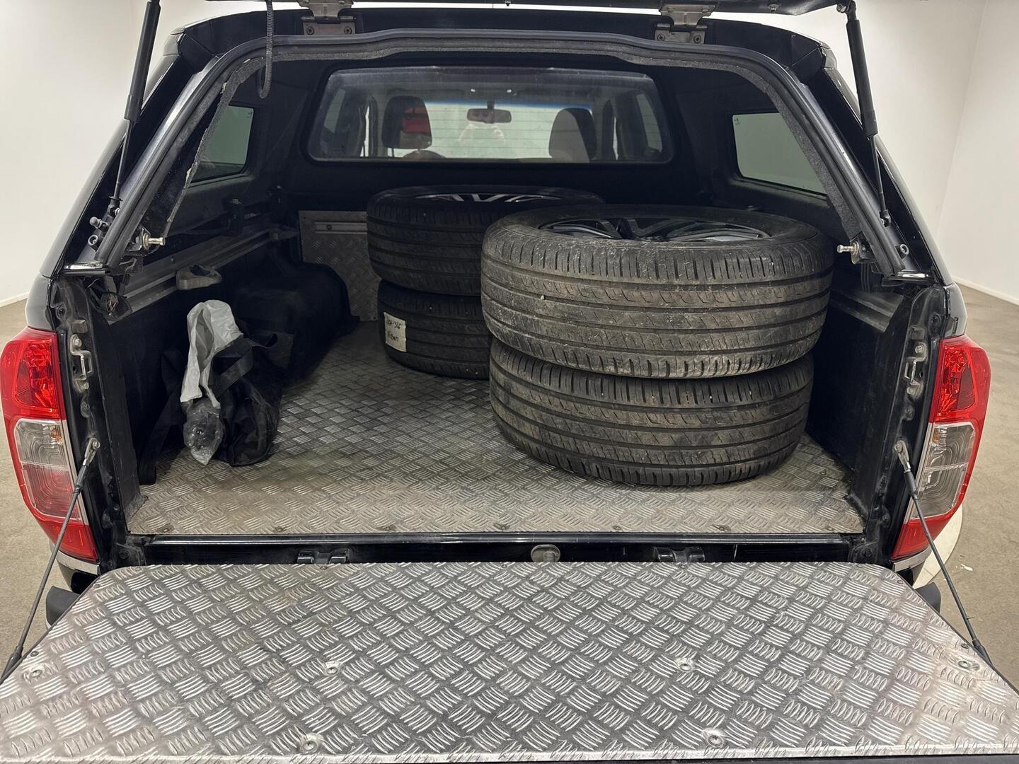 NISSAN Navara 2016