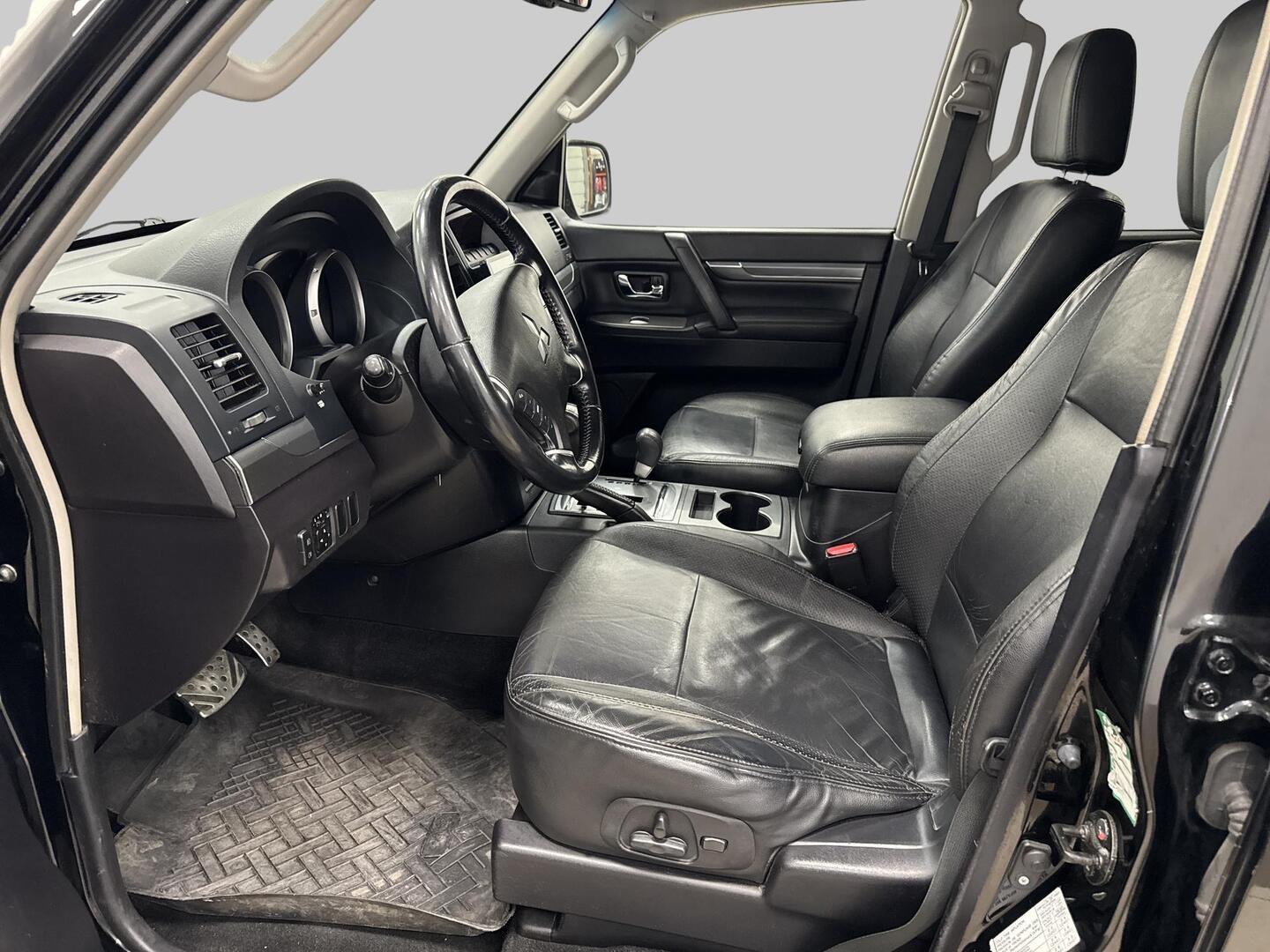 MITSUBISHI Pajero 2009