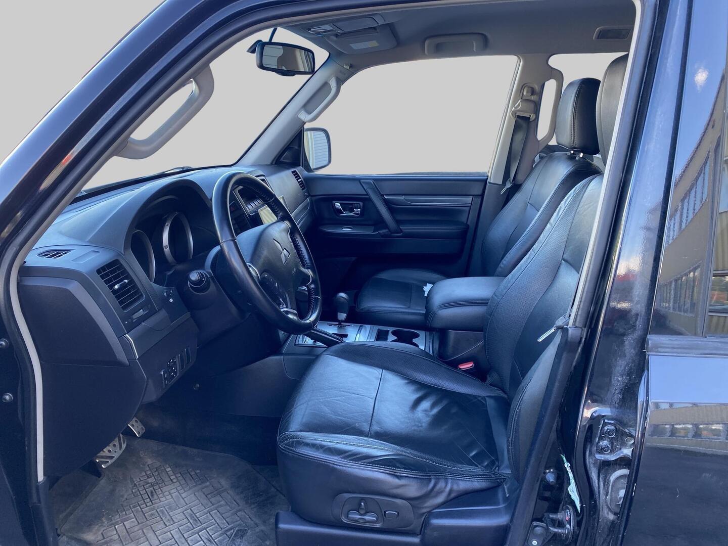 MITSUBISHI Pajero 2009