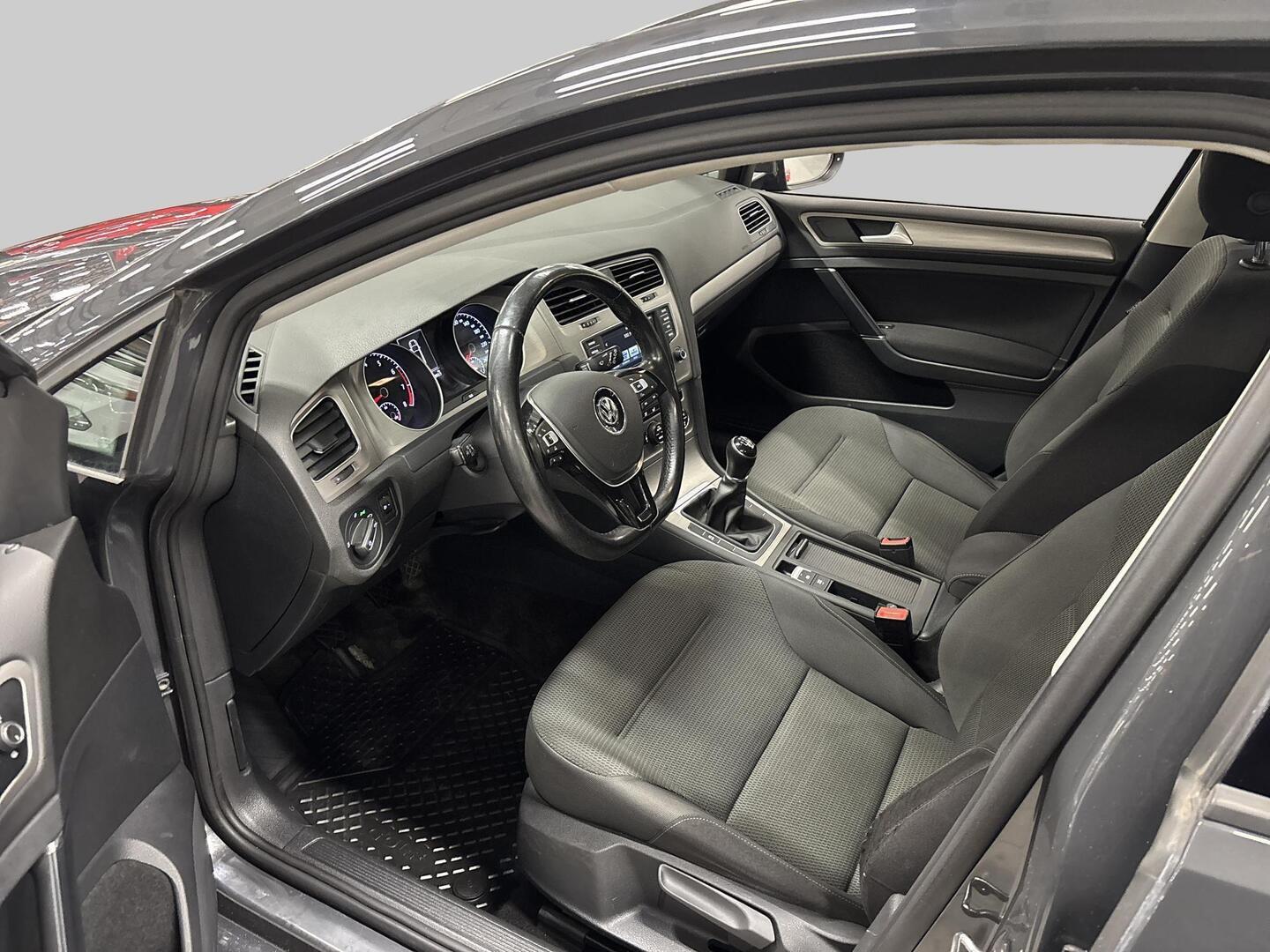 VOLKSWAGEN Golf 2015