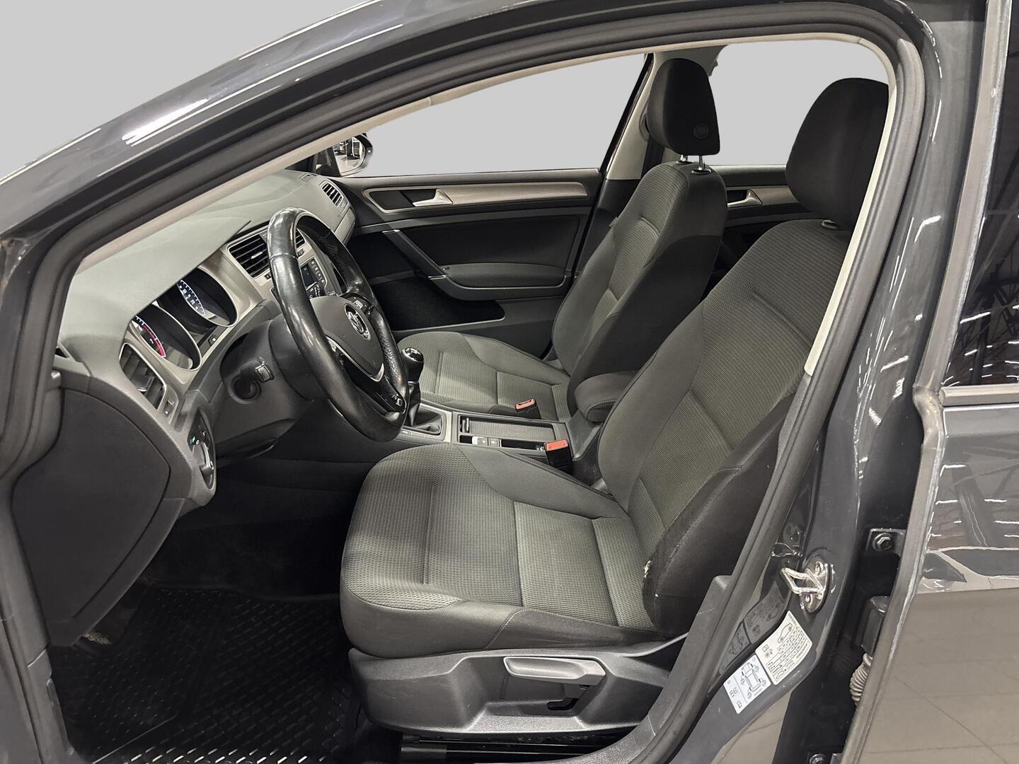 VOLKSWAGEN Golf 2015