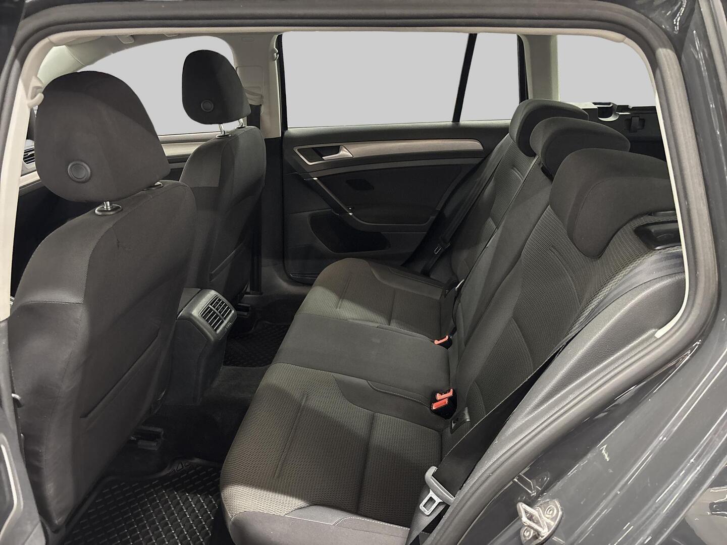 VOLKSWAGEN Golf 2015