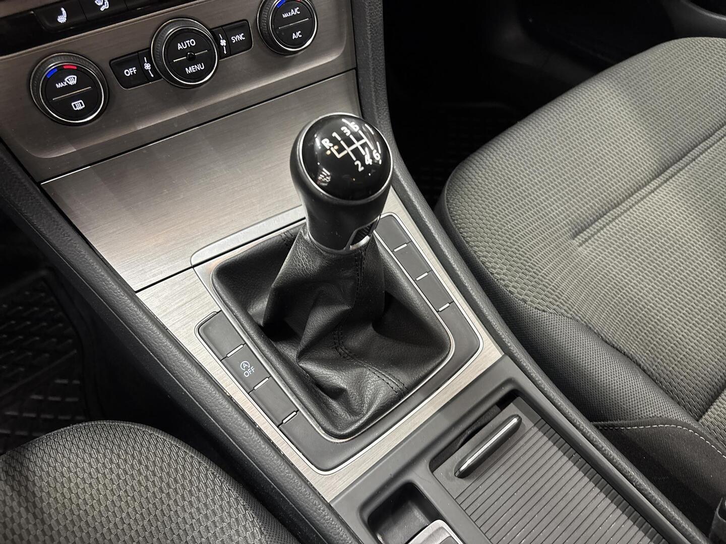 VOLKSWAGEN Golf 2015