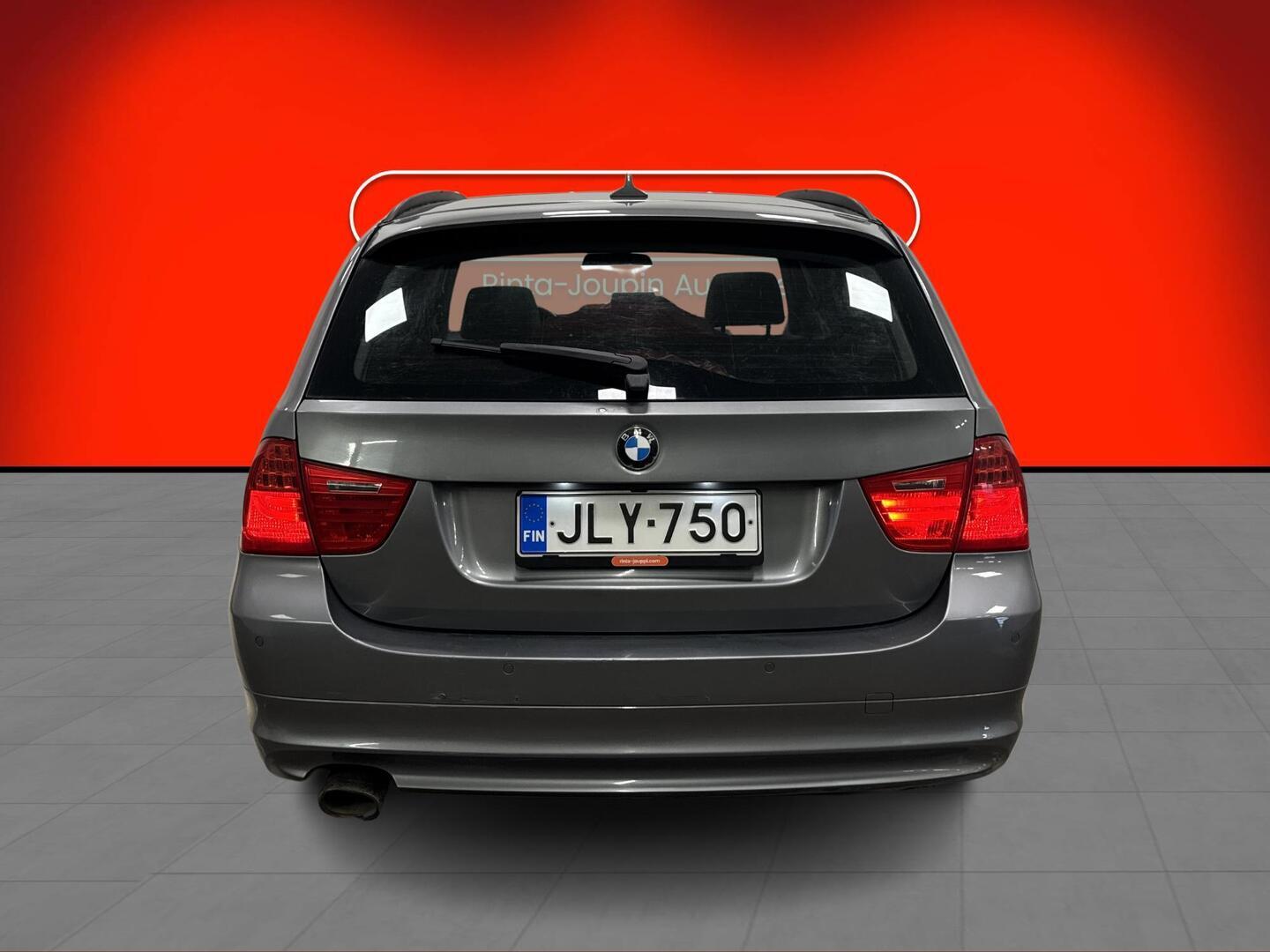 BMW 320 2010