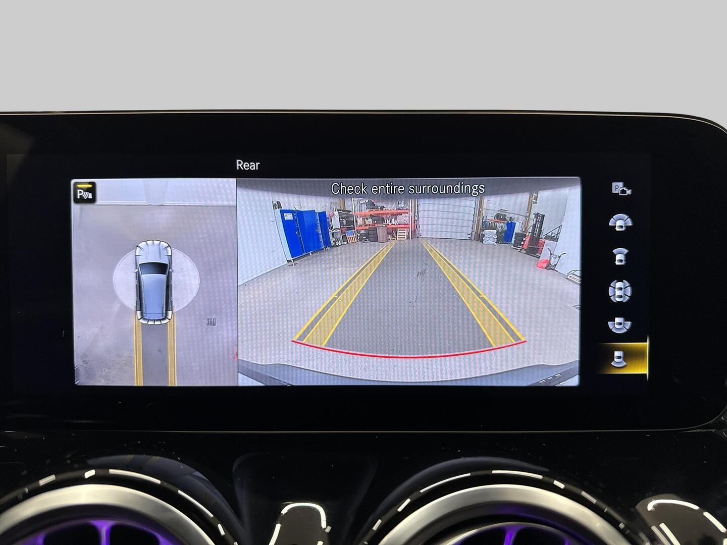 MERCEDES-BENZ EQB 2023