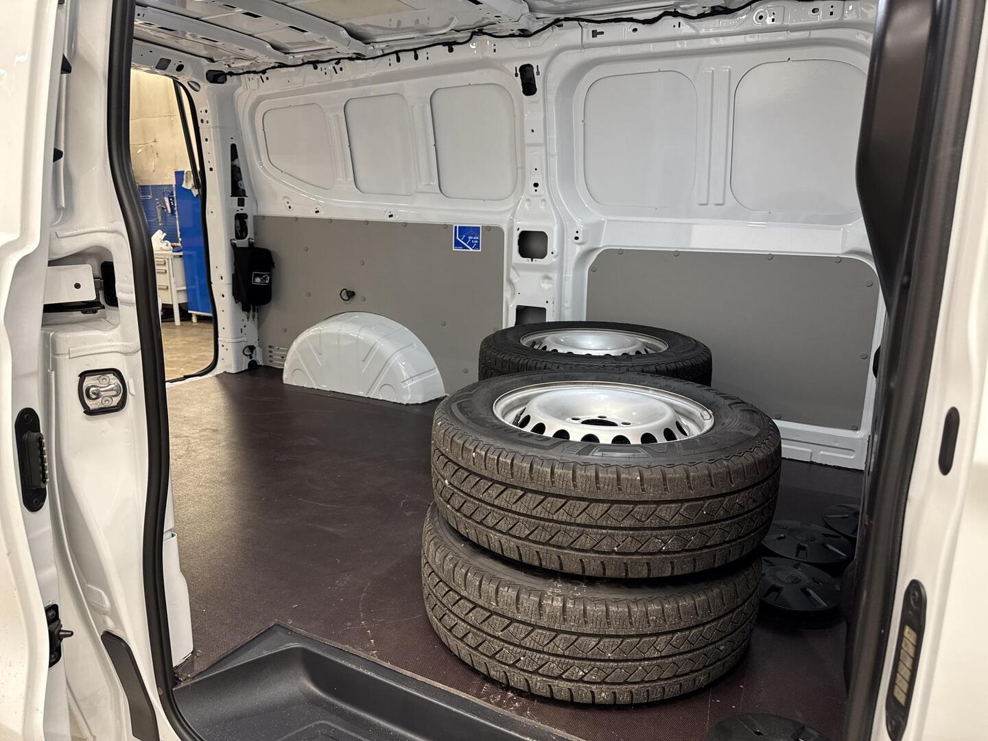 VOLKSWAGEN TRANSPORTER 2025