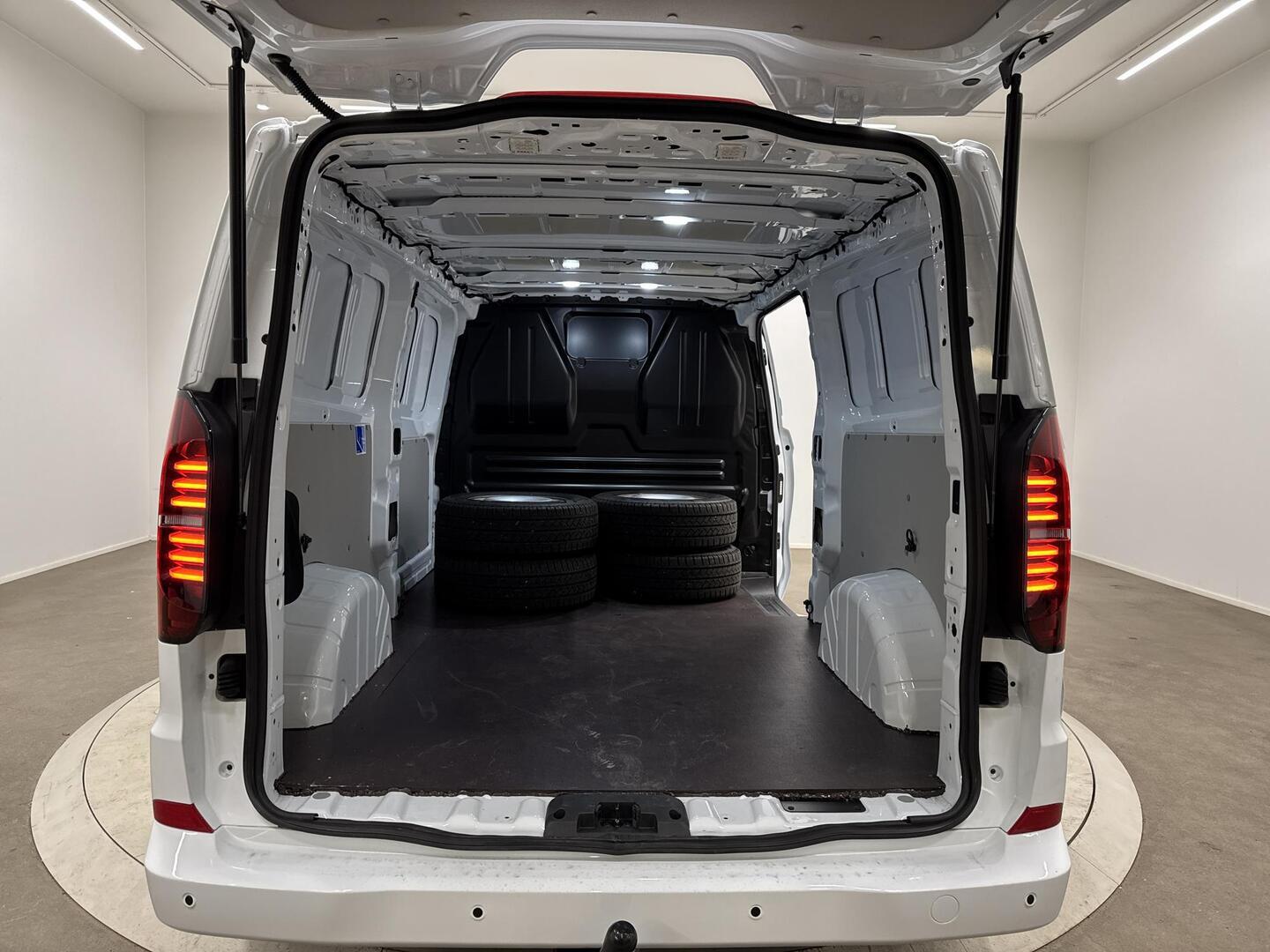 VOLKSWAGEN TRANSPORTER 2025