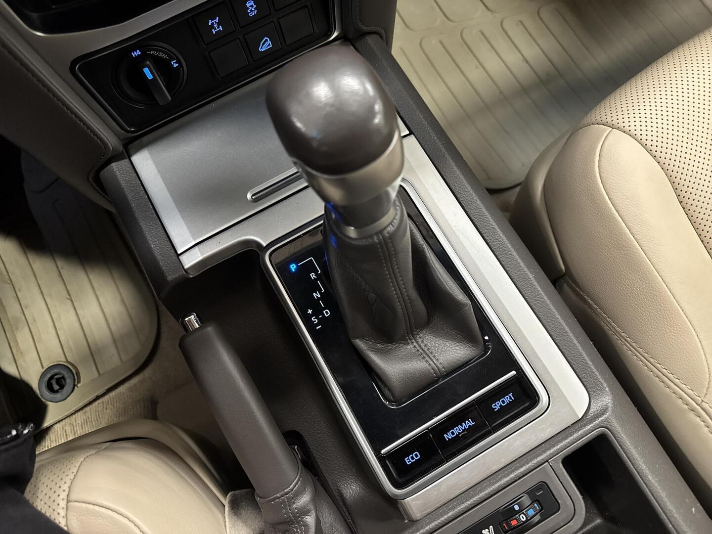 TOYOTA LAND CRUISER 2019