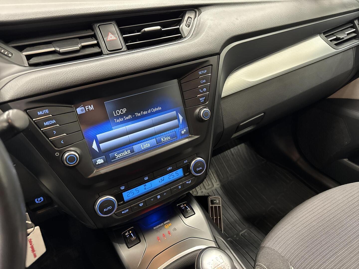 TOYOTA Avensis 2017