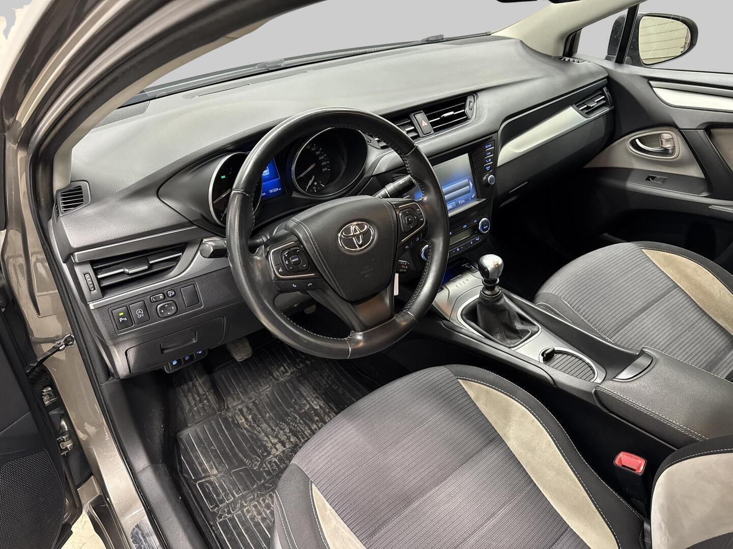 TOYOTA Avensis 2017