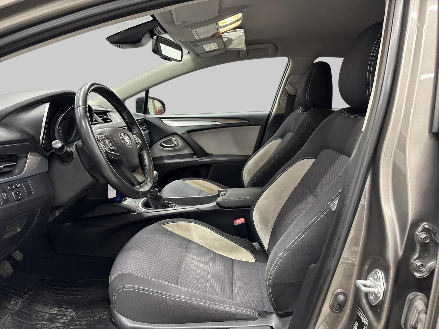TOYOTA Avensis 2017