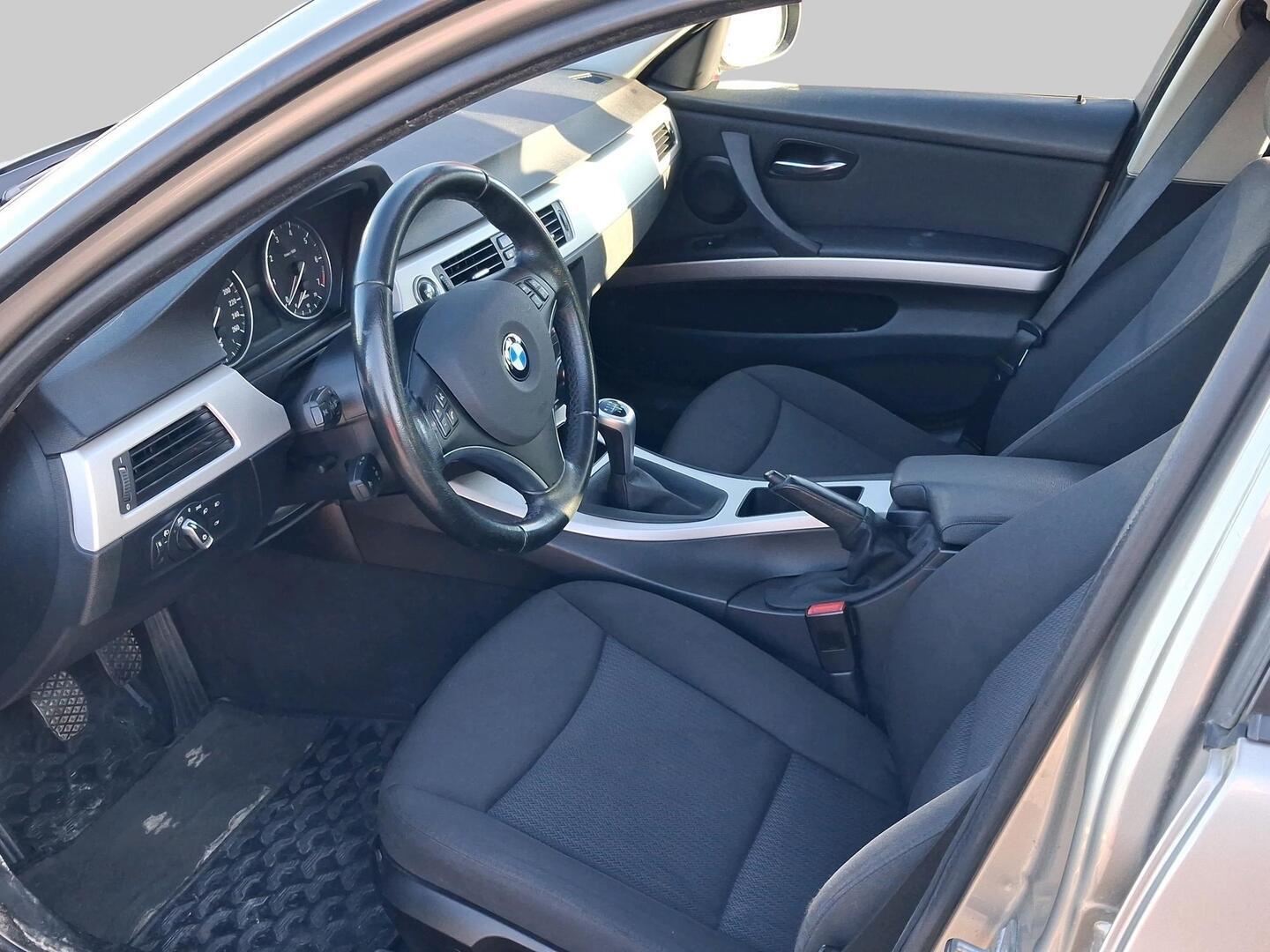 BMW 318 2010