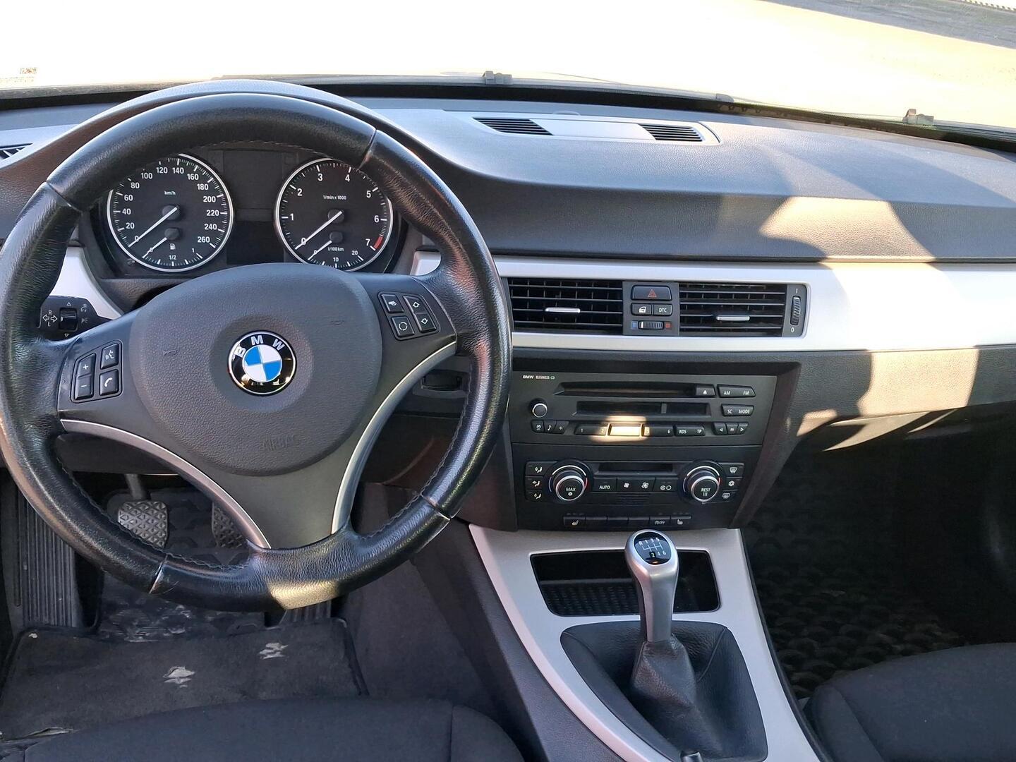 BMW 318 2010
