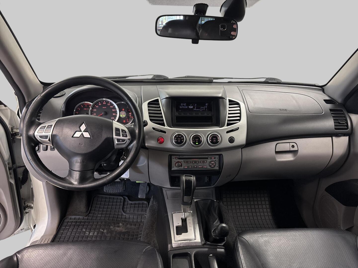 MITSUBISHI L200 2011