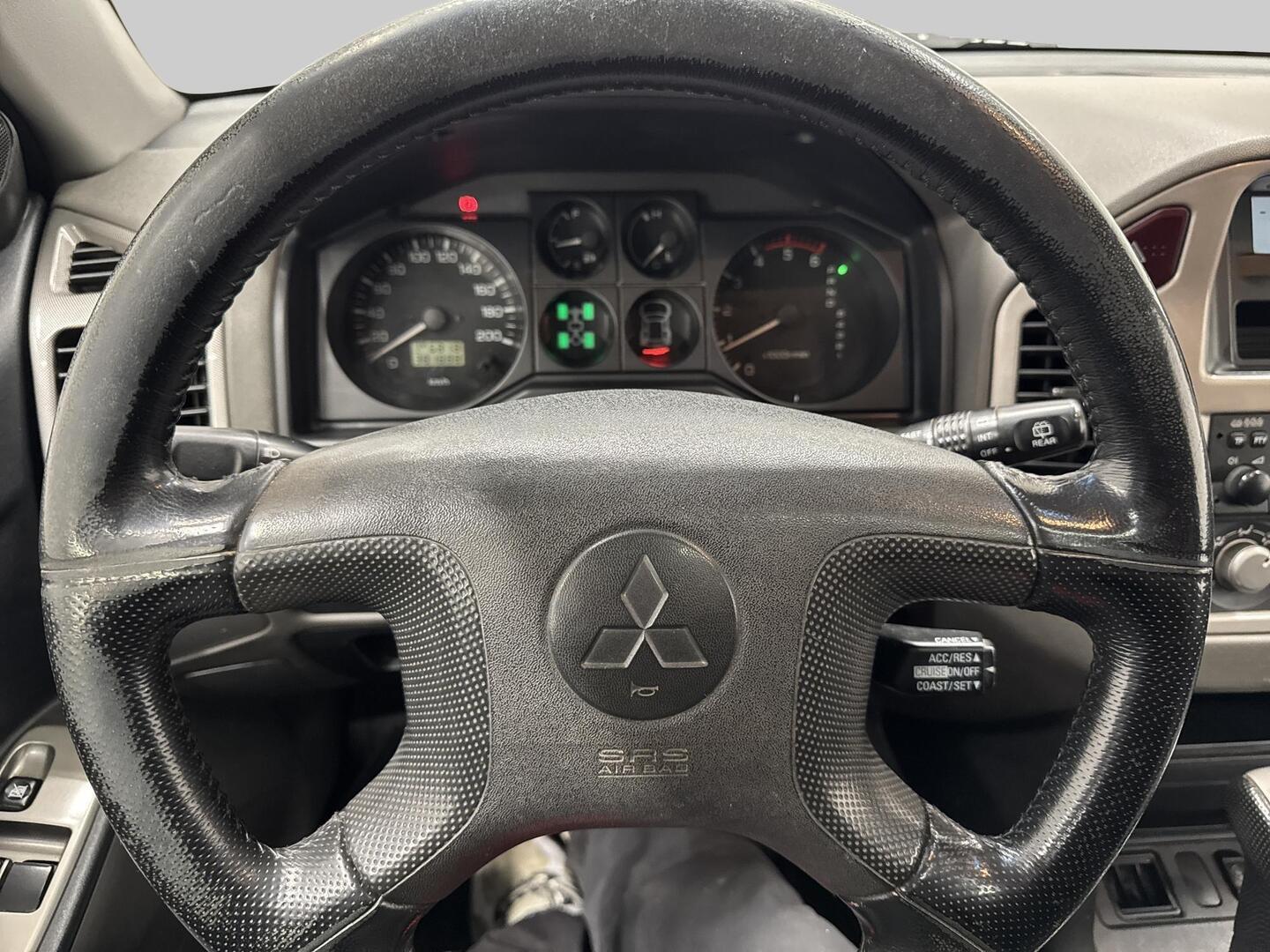 MITSUBISHI Pajero 2006