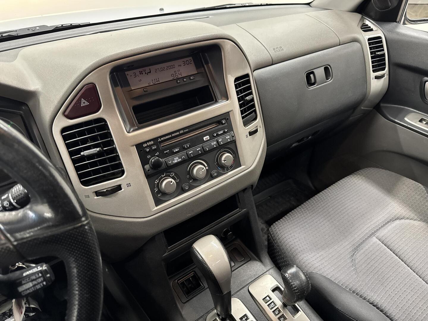 MITSUBISHI Pajero 2006