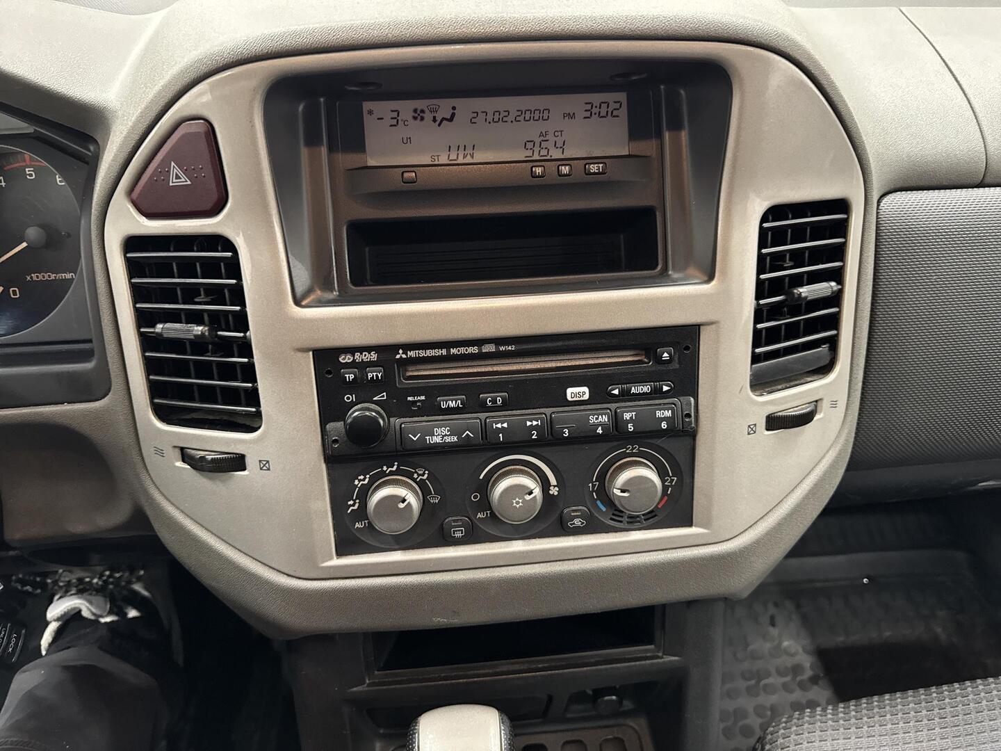 MITSUBISHI Pajero 2006