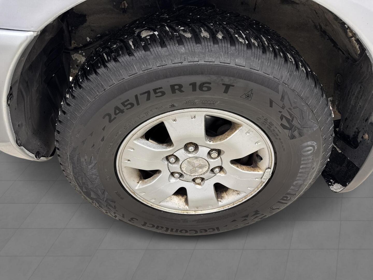 MITSUBISHI Pajero 2006