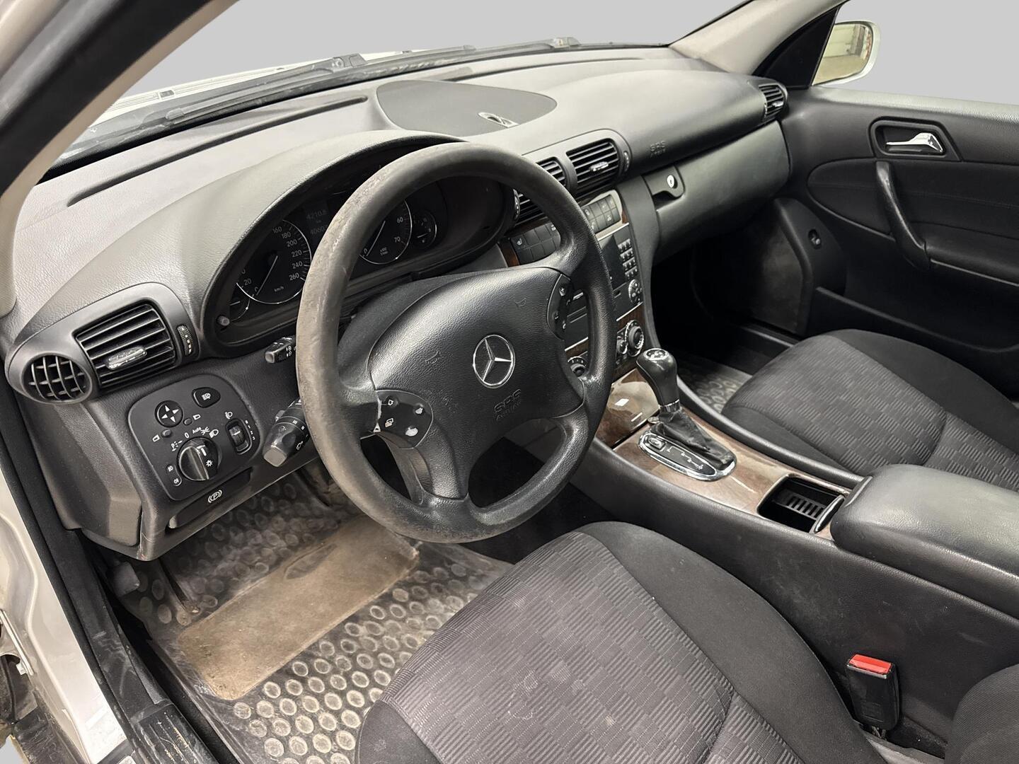 MERCEDES-BENZ C 2004