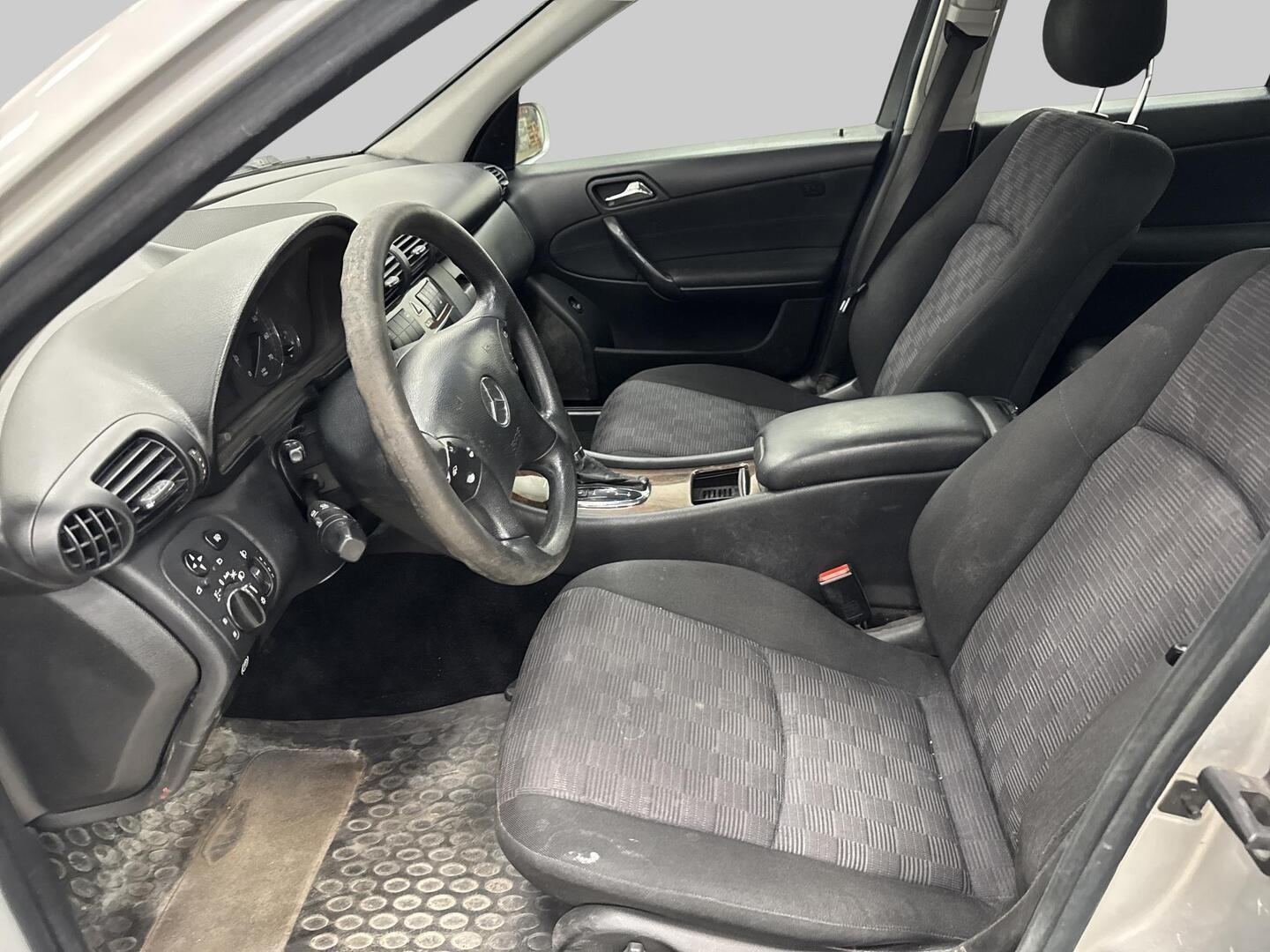 MERCEDES-BENZ C 2004
