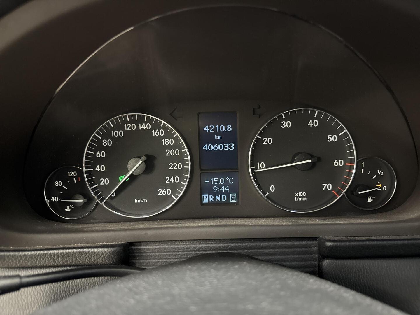 MERCEDES-BENZ C 2004