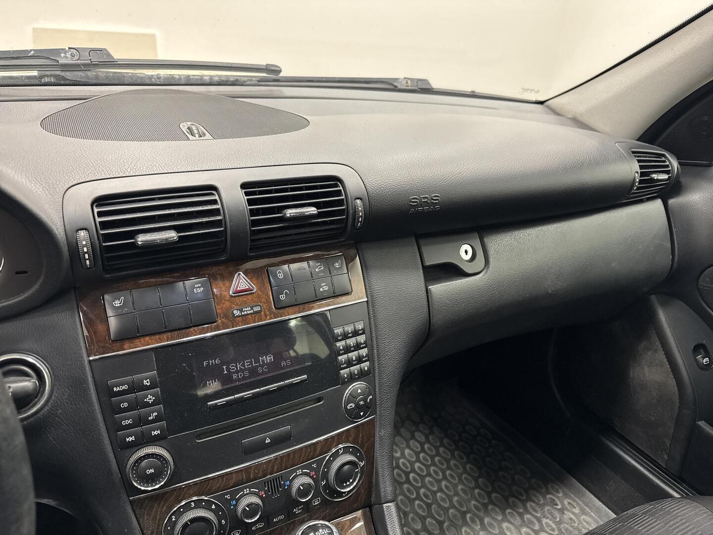 MERCEDES-BENZ C 2004