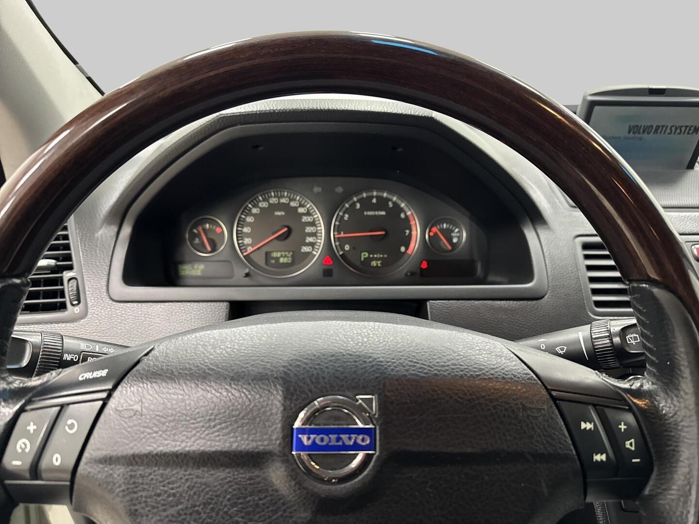 VOLVO XC90 2002